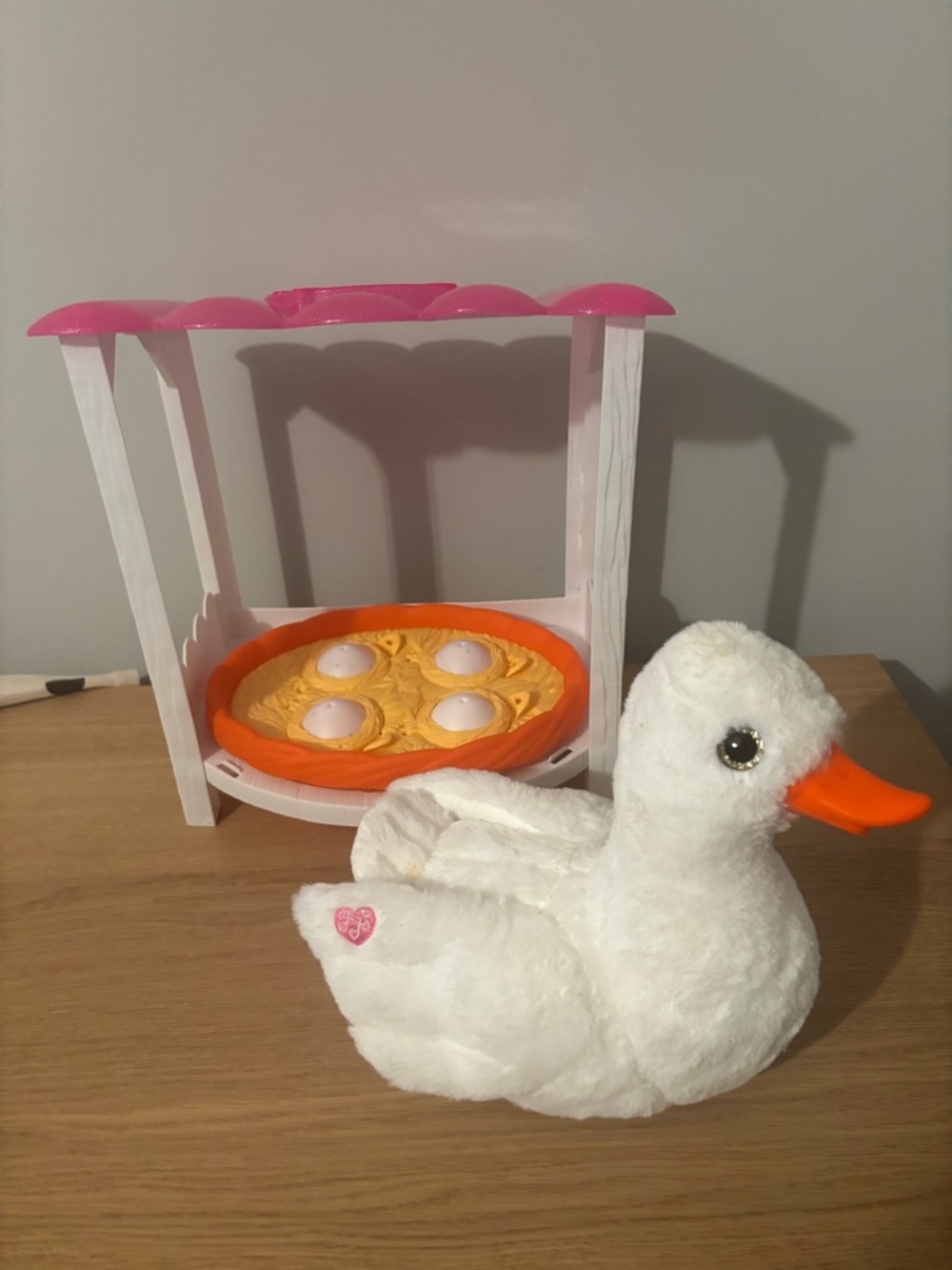 Goose with 3 ducklings 4 eggs toy